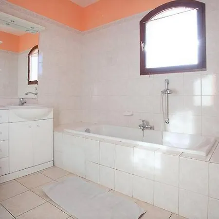 Holiday home Grande Tizzano A 200 M De La 18 Pers