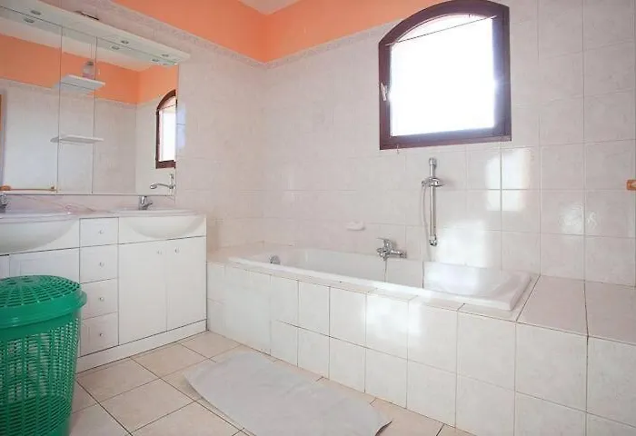 別荘 Grande Tizzano A 200 M De La 18 Pers