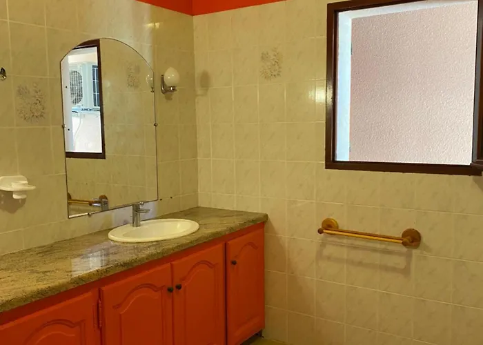 Grande Tizzano A 200 M De La 18 Pers 別荘