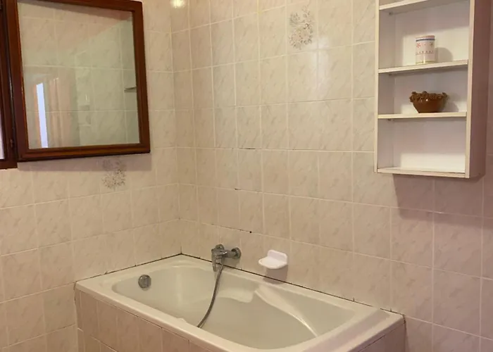 Grande Tizzano A 200 M De La 18 Pers * サルテーヌ