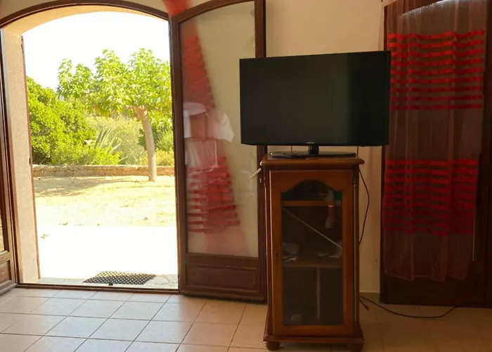 別荘 Grande Tizzano A 200 M De La 18 Pers サルテーヌ