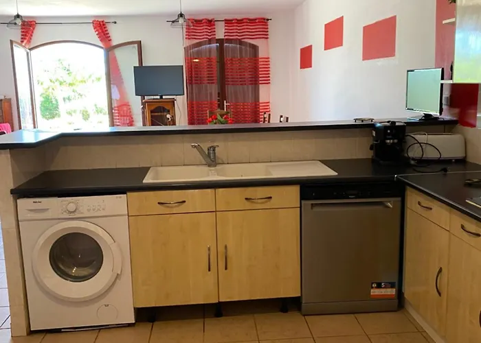 Grande Tizzano A 200 M De La 18 Pers サルテーヌ