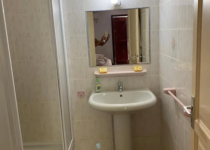 Grande Tizzano A 200 M De La 18 Pers サルテーヌ